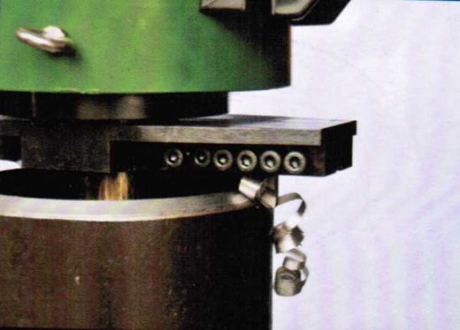 點(diǎn)擊查看詳細(xì)信息<br>標(biāo)題：管子坡口機(jī)工作照 閱讀次數(shù)：10819