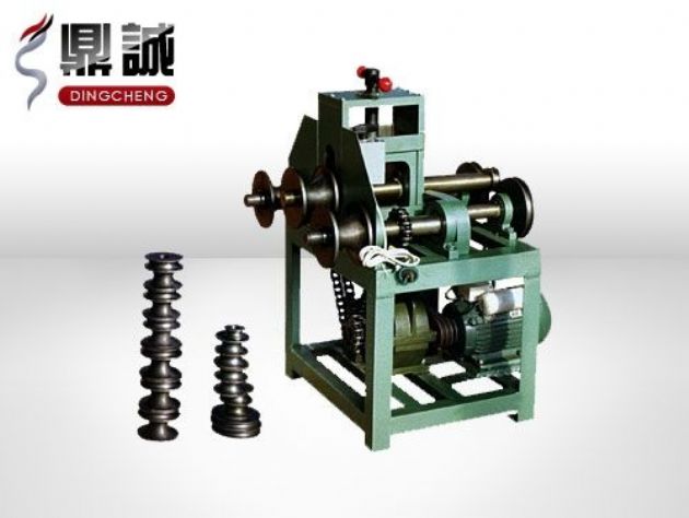 點擊查看詳細信息<br>標題：立式多功能滾動式彎管機 閱讀次數：5373