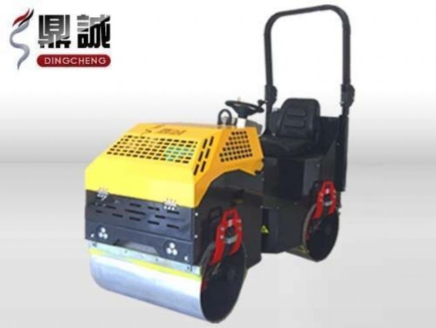 點(diǎn)擊查看詳細(xì)信息<br>標(biāo)題：1噸全液壓振動(dòng)壓路機(jī) 閱讀次數(shù)：14732